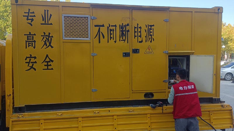 港口柴油发电机组和UPS电源配合使用时，如何避免切换过程中的电力中断？